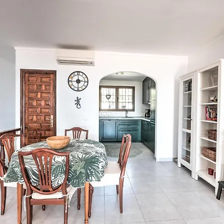 Beautiful Townhouse With Two Terraces In ヴィラ