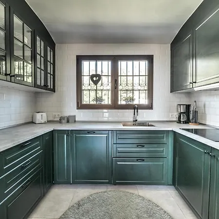 Beautiful Townhouse With Two Terraces In Villa *