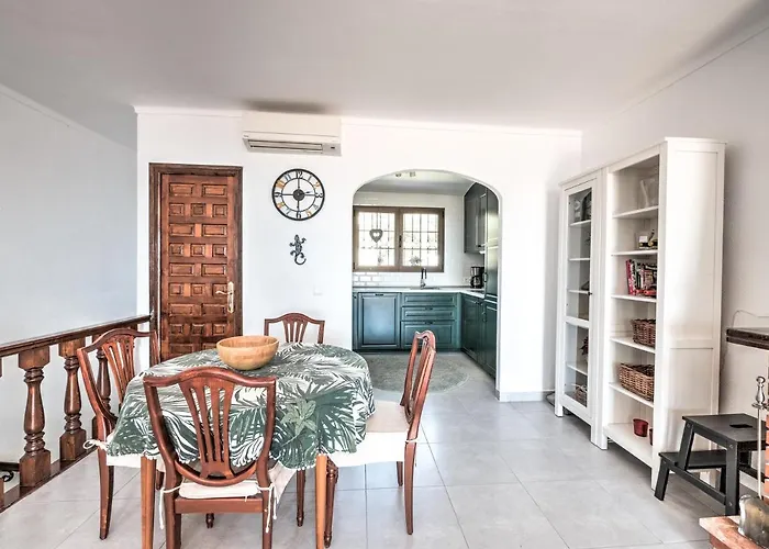 Beautiful Townhouse With Two Terraces In Вилла