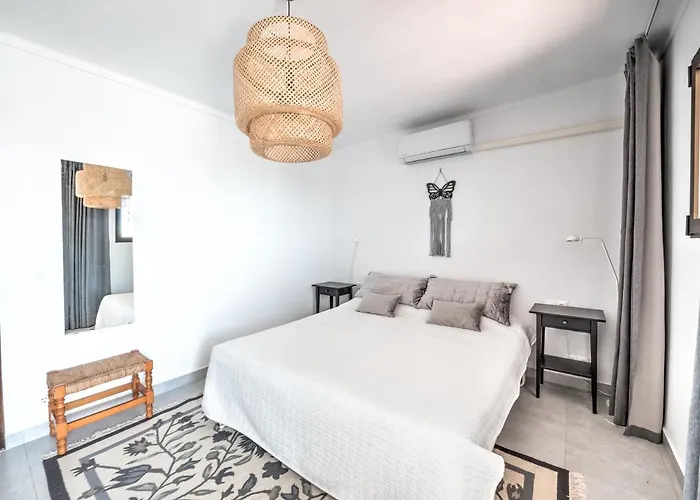 Вилла Beautiful Townhouse With Two Terraces In