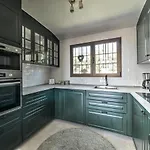 Beautiful Townhouse With Two Terraces In Нерха