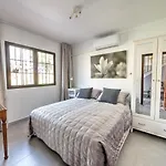Вилла Beautiful Townhouse With Two Terraces In Нерха
