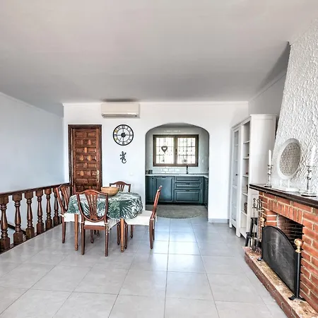 Beautiful Townhouse With Two Terraces In Villa
