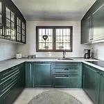 Beautiful Townhouse With Two Terraces In Villa *